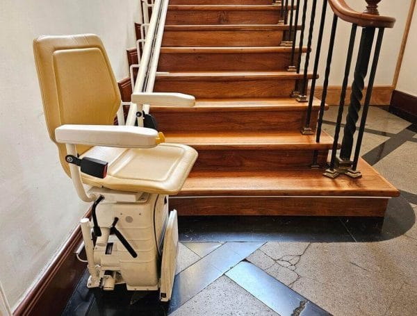 Top Features to Look for When Buying a Stair Lift in Pakistan